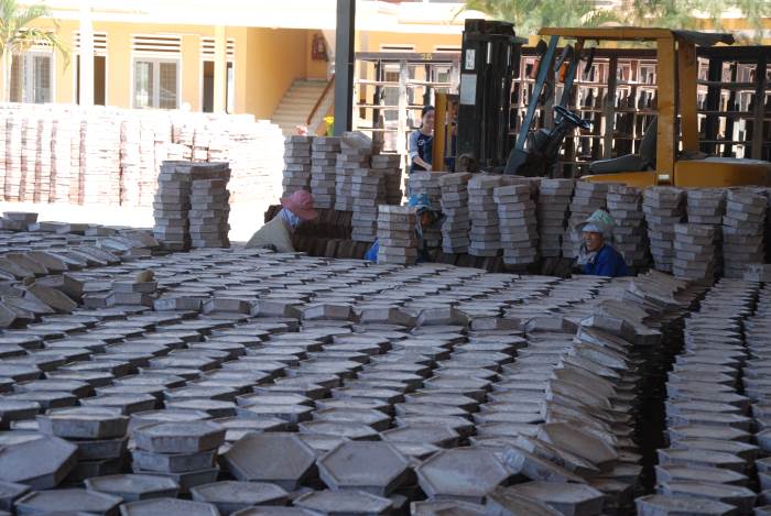 Ảnh quá trình sản xuất gạch tại nhà máy gạch block Phú Điền
